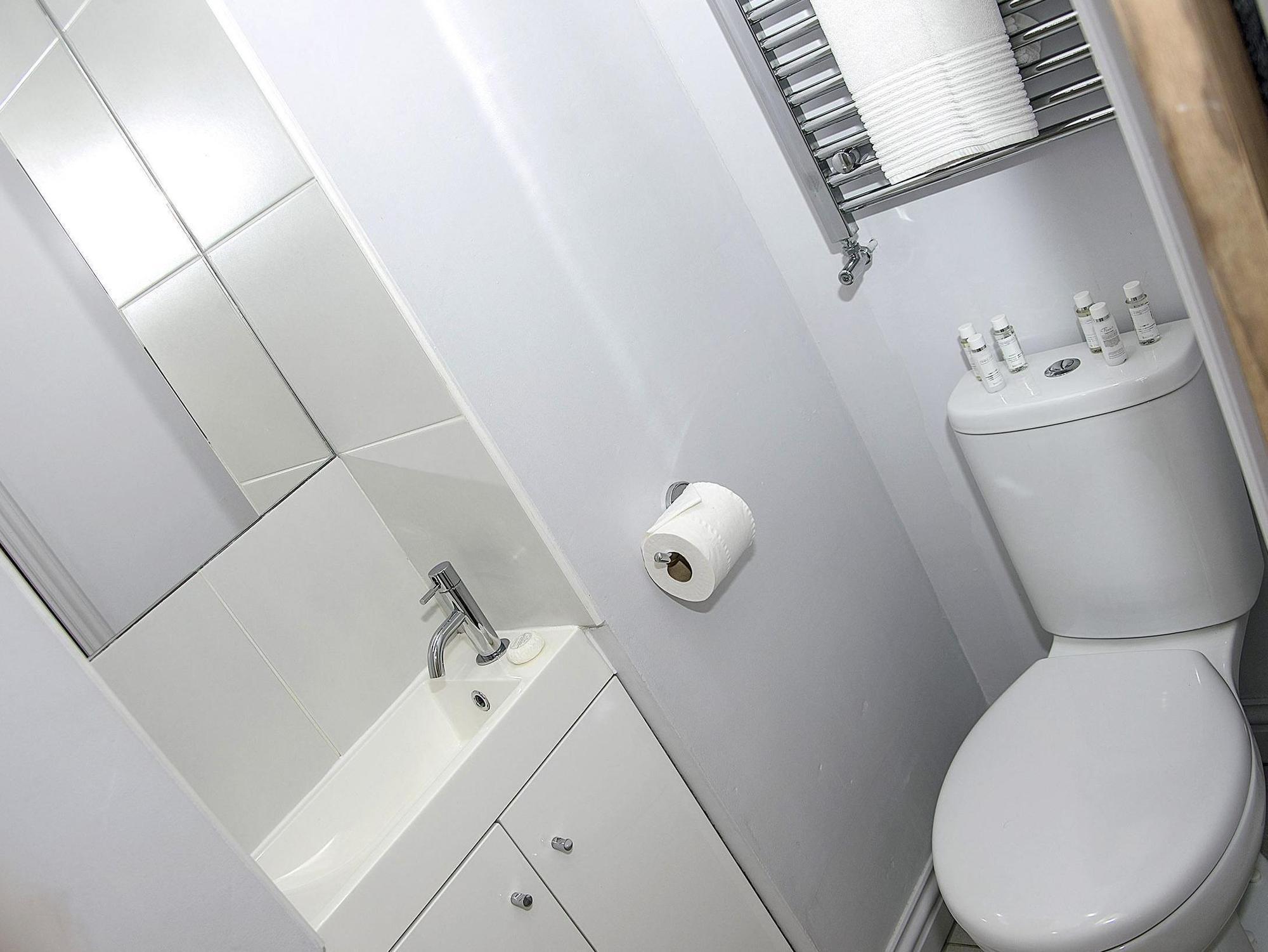 Base Serviced Apartments - City Road Честер Екстер'єр фото