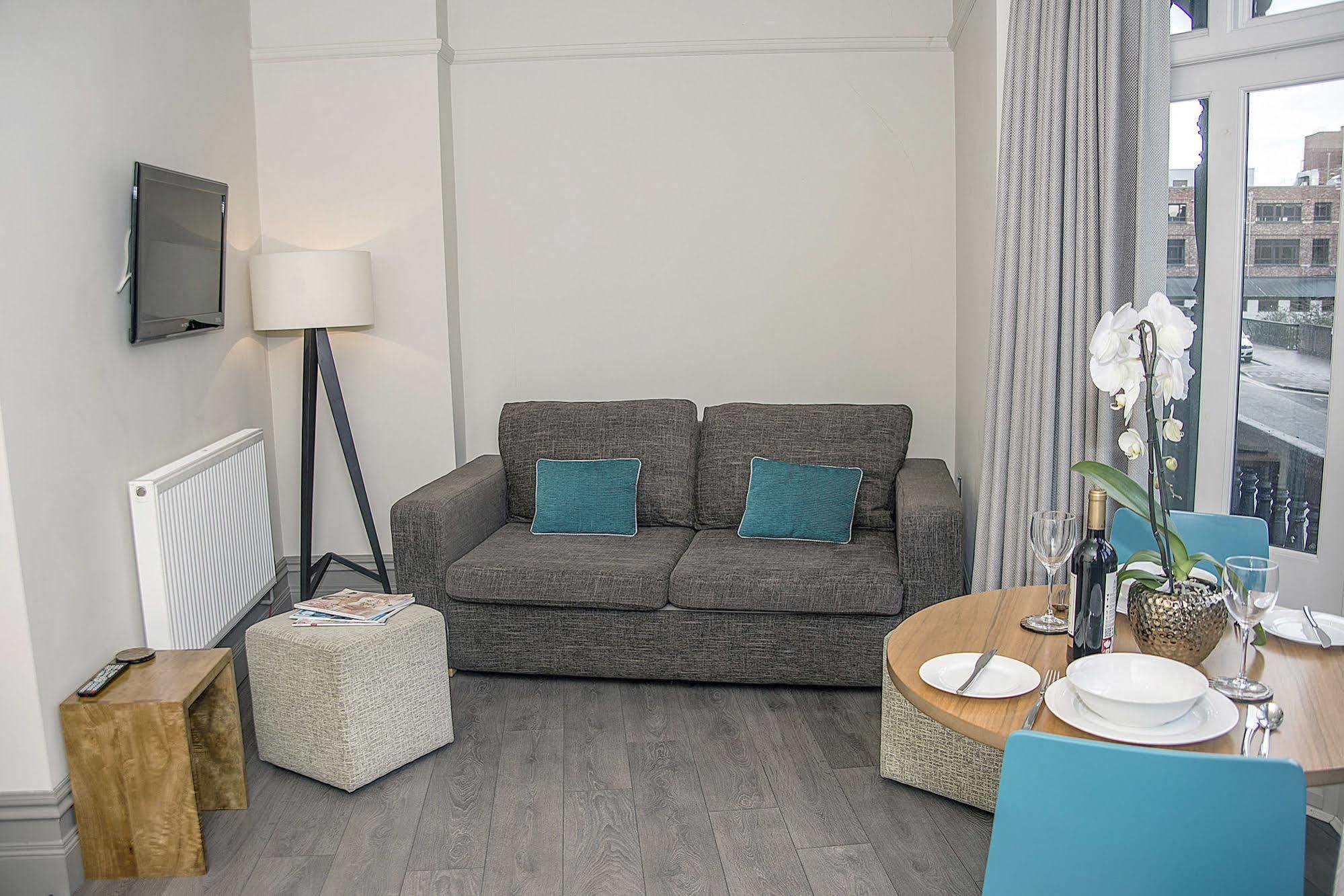 Base Serviced Apartments - City Road Честер Екстер'єр фото