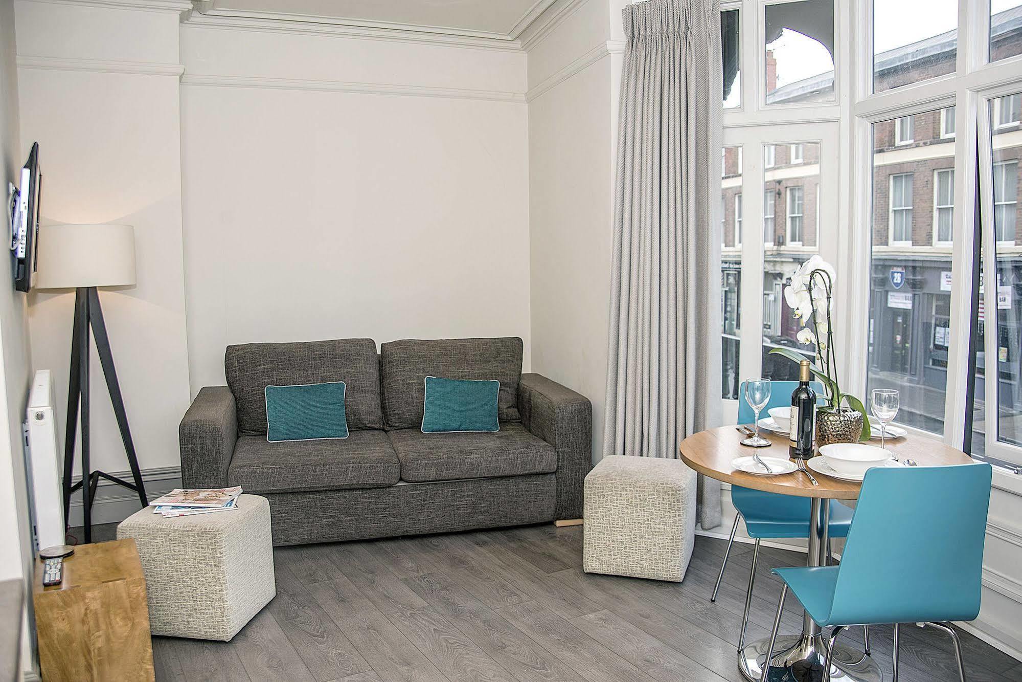 Base Serviced Apartments - City Road Честер Екстер'єр фото
