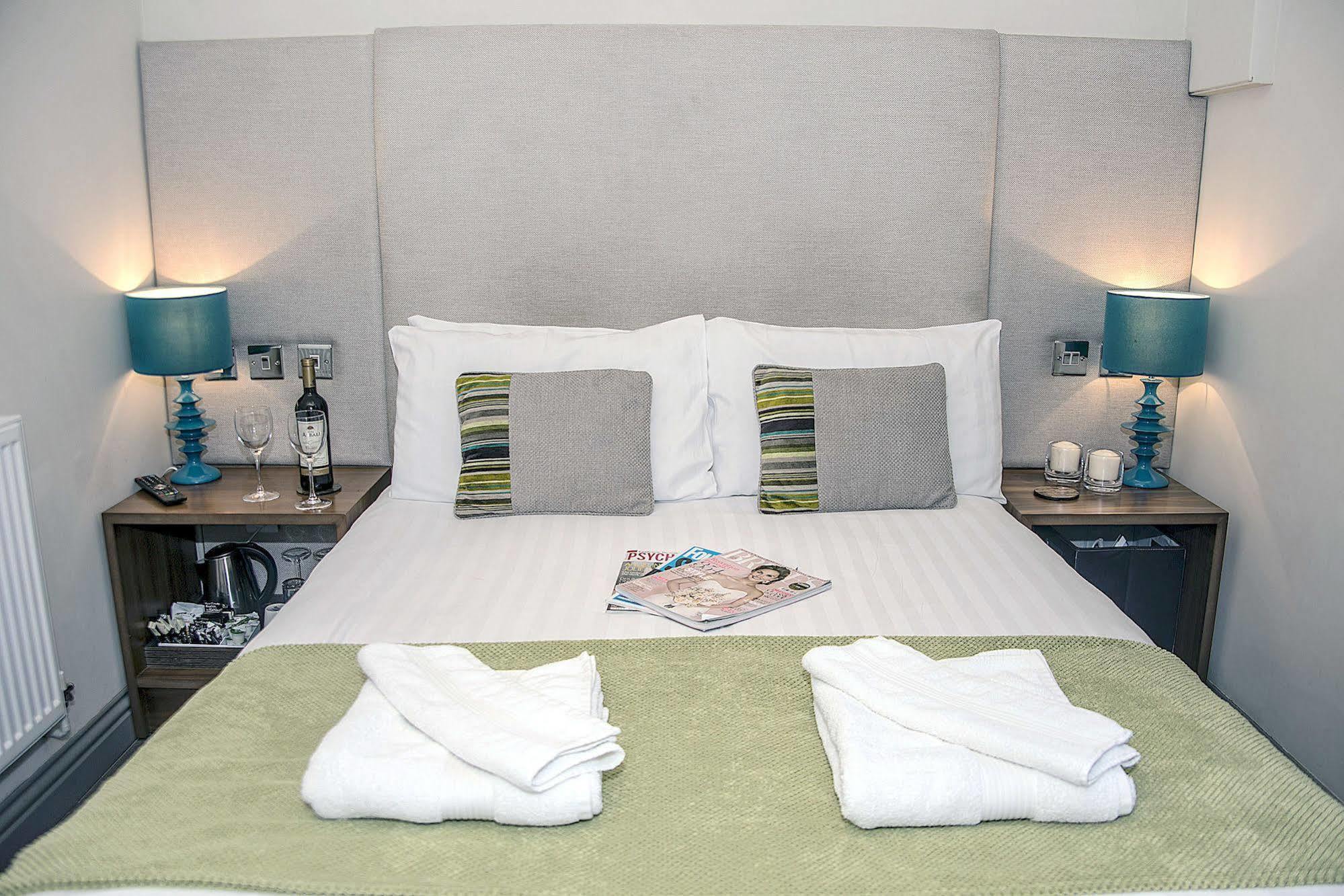 Base Serviced Apartments - City Road Честер Екстер'єр фото