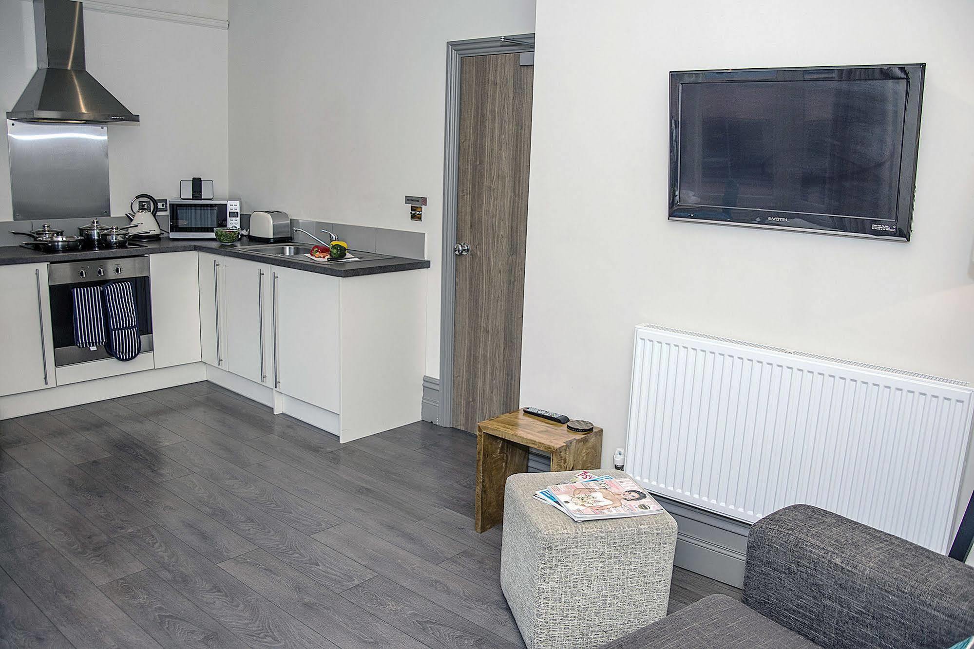Base Serviced Apartments - City Road Честер Екстер'єр фото