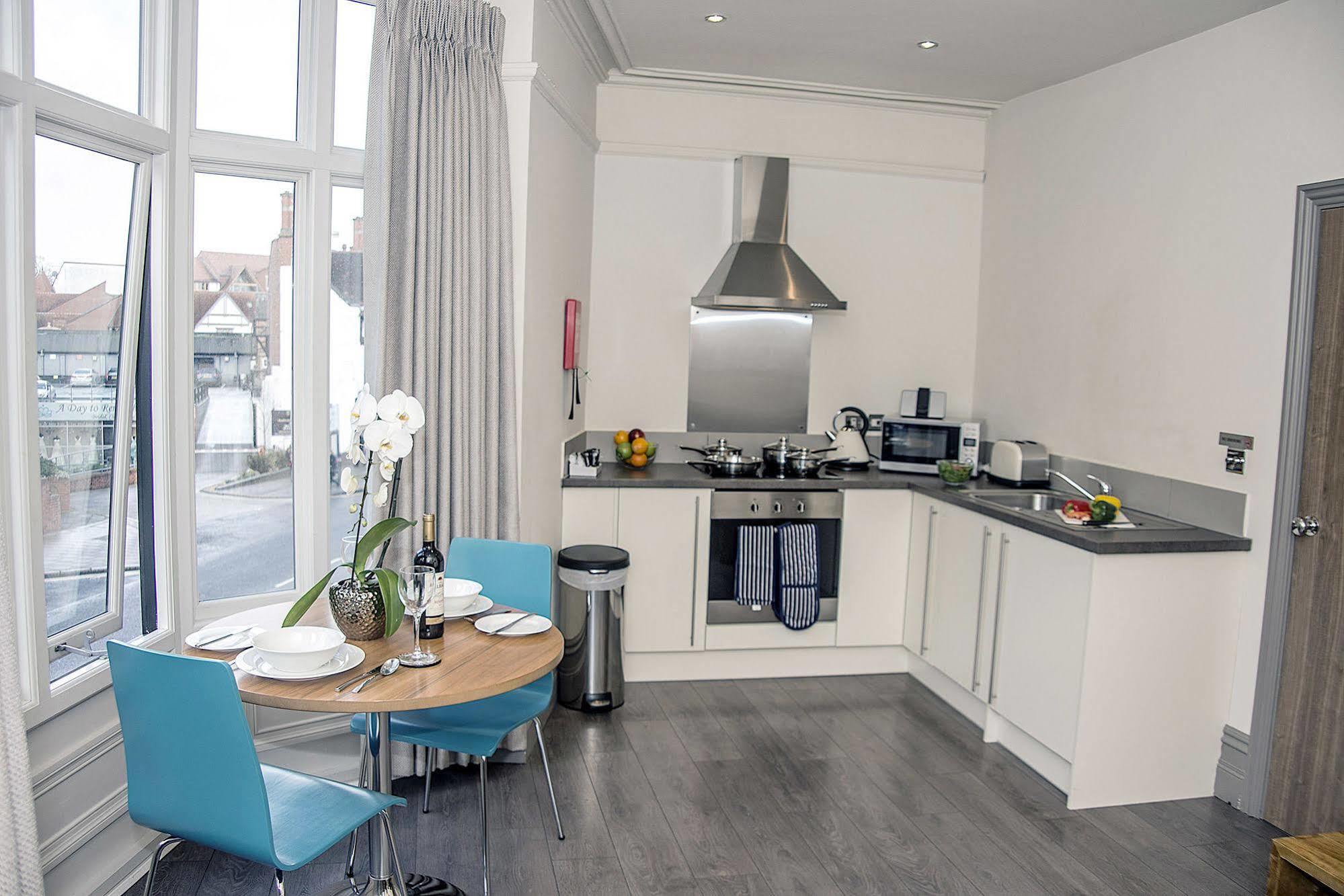 Base Serviced Apartments - City Road Честер Екстер'єр фото