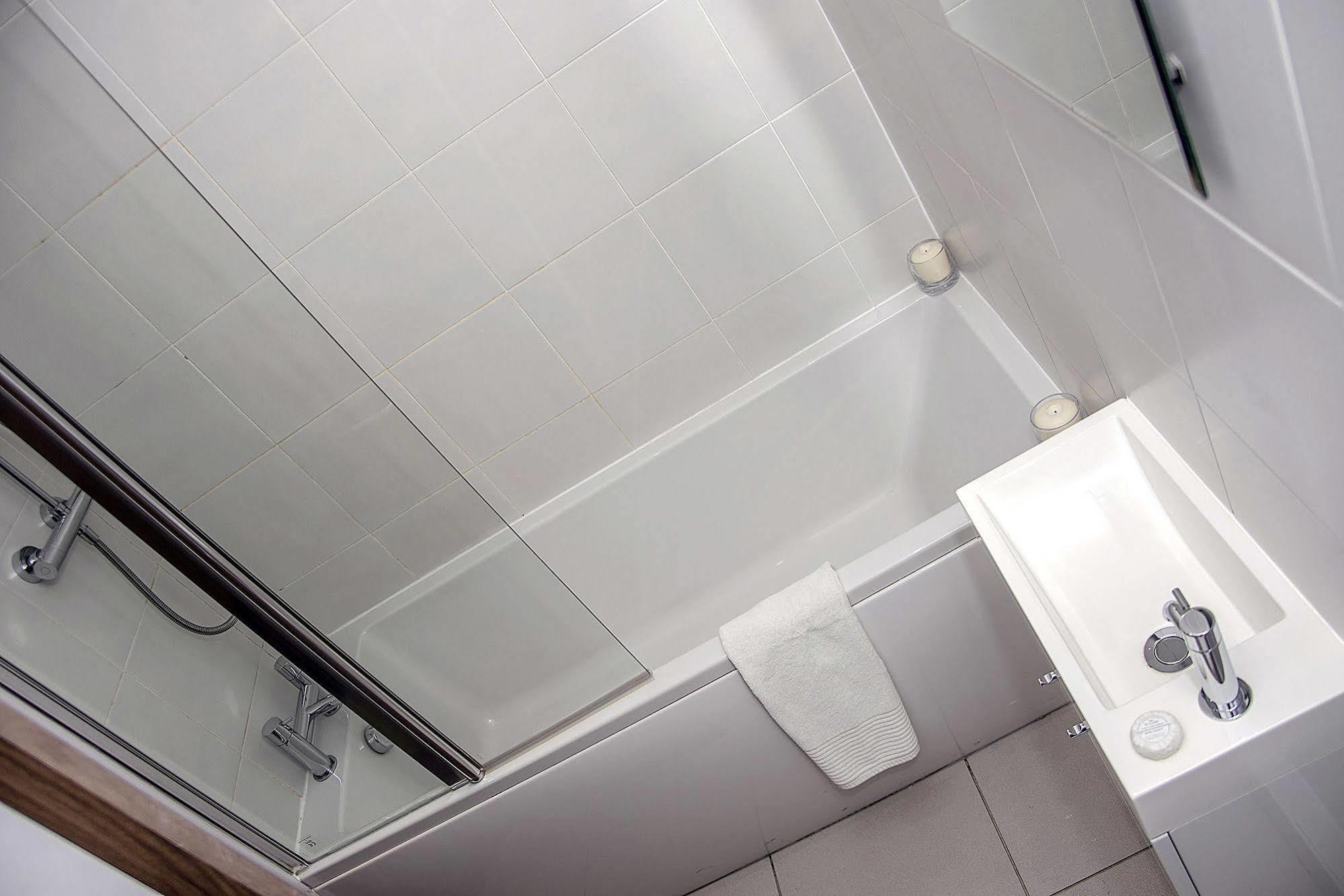 Base Serviced Apartments - City Road Честер Екстер'єр фото
