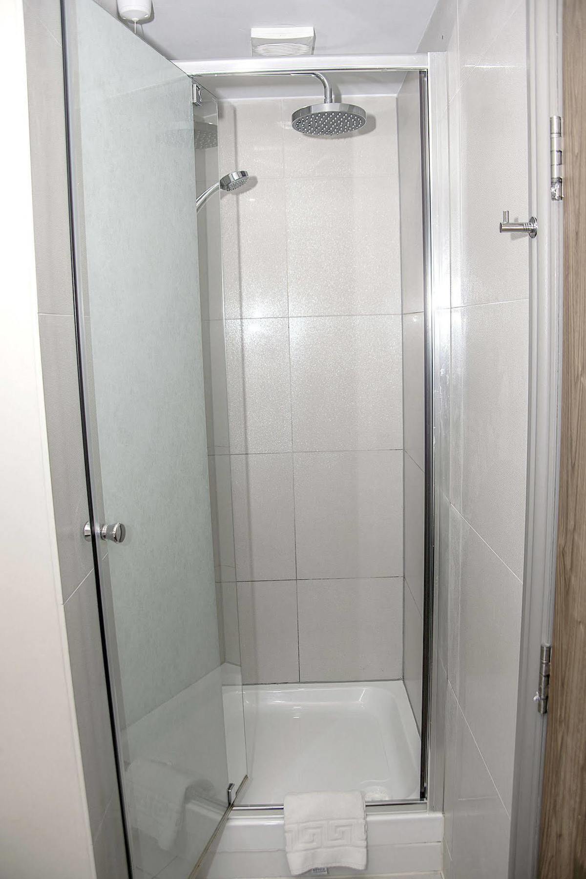 Base Serviced Apartments - City Road Честер Екстер'єр фото