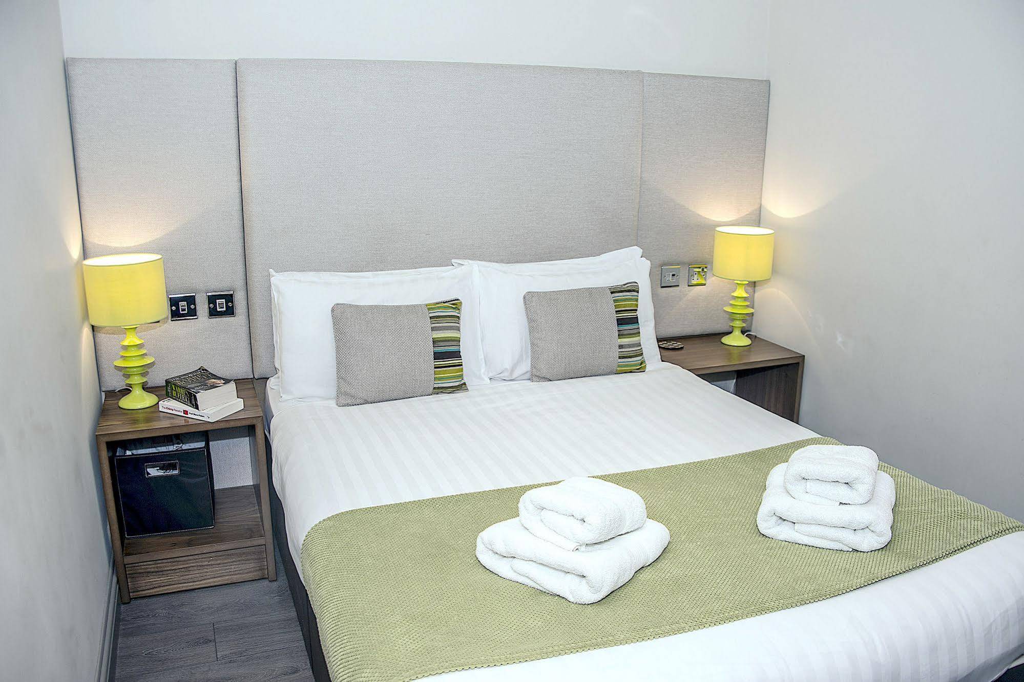 Base Serviced Apartments - City Road Честер Екстер'єр фото