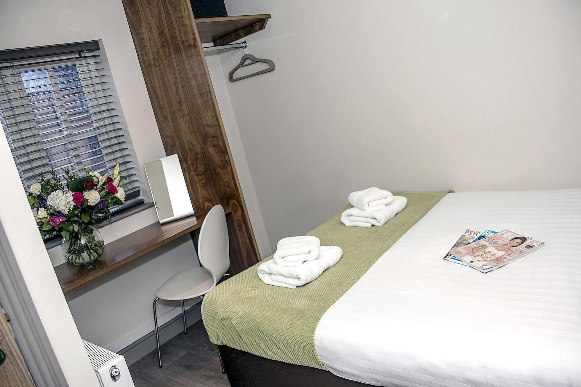Base Serviced Apartments - City Road Честер Екстер'єр фото