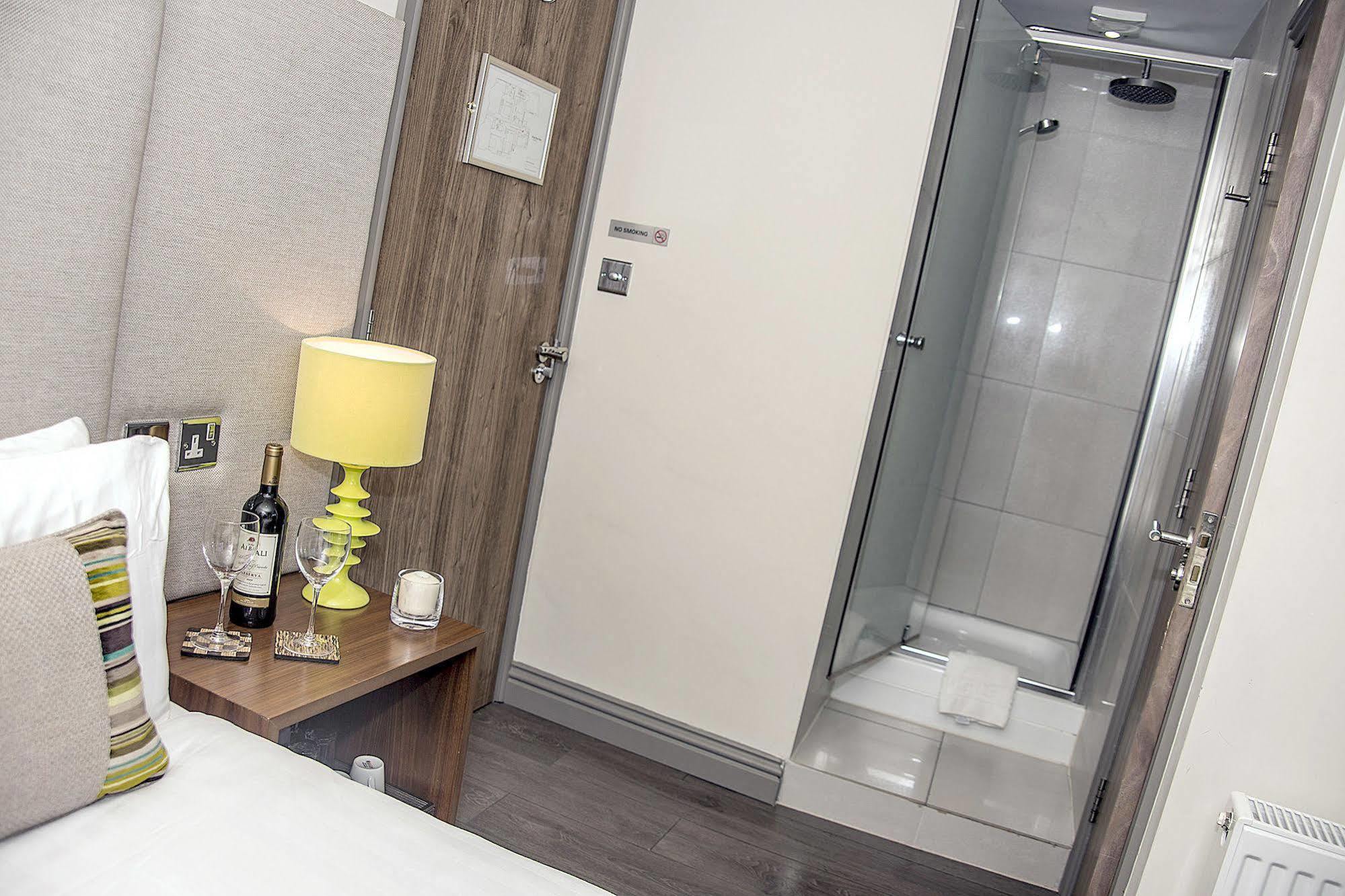 Base Serviced Apartments - City Road Честер Екстер'єр фото