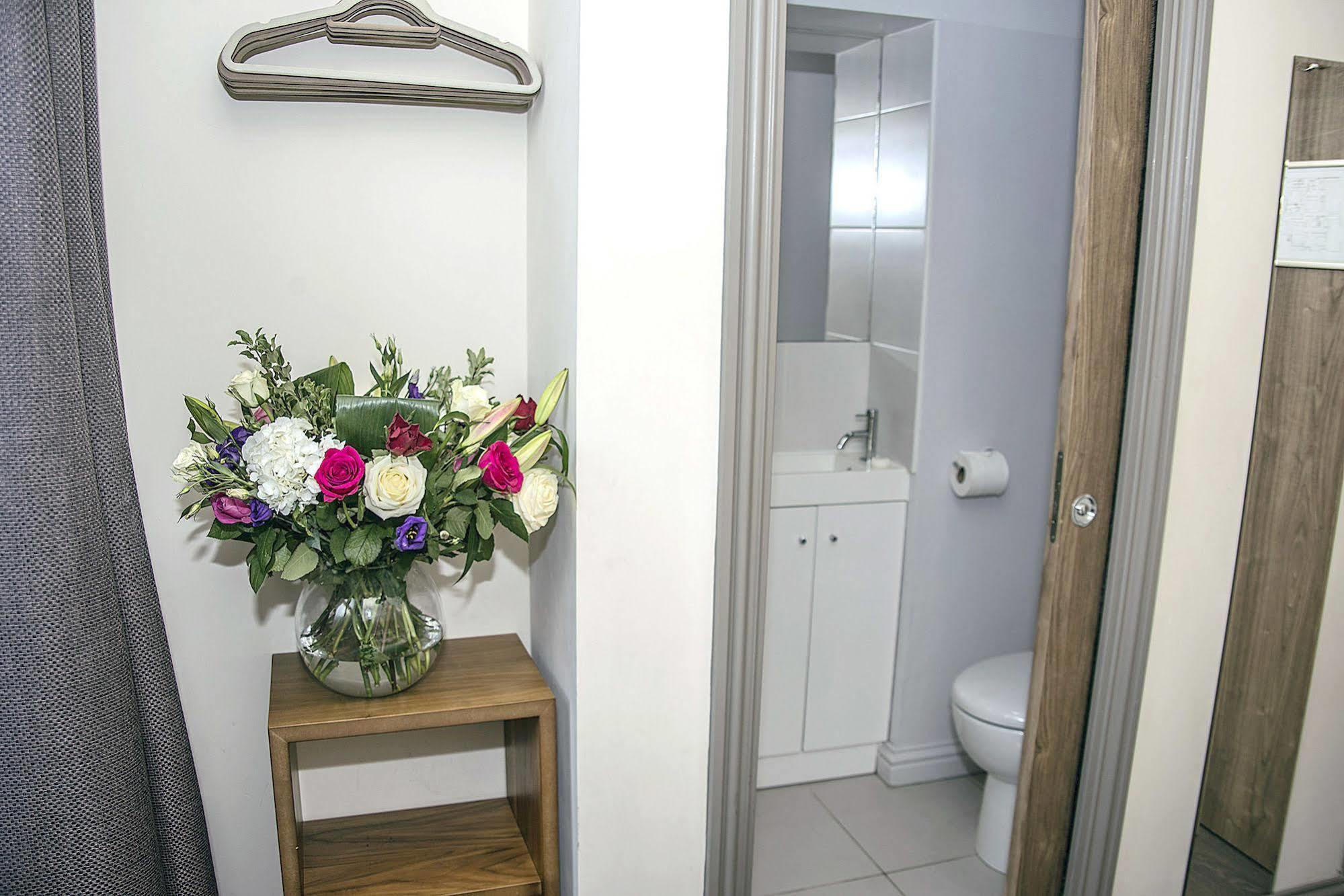 Base Serviced Apartments - City Road Честер Екстер'єр фото