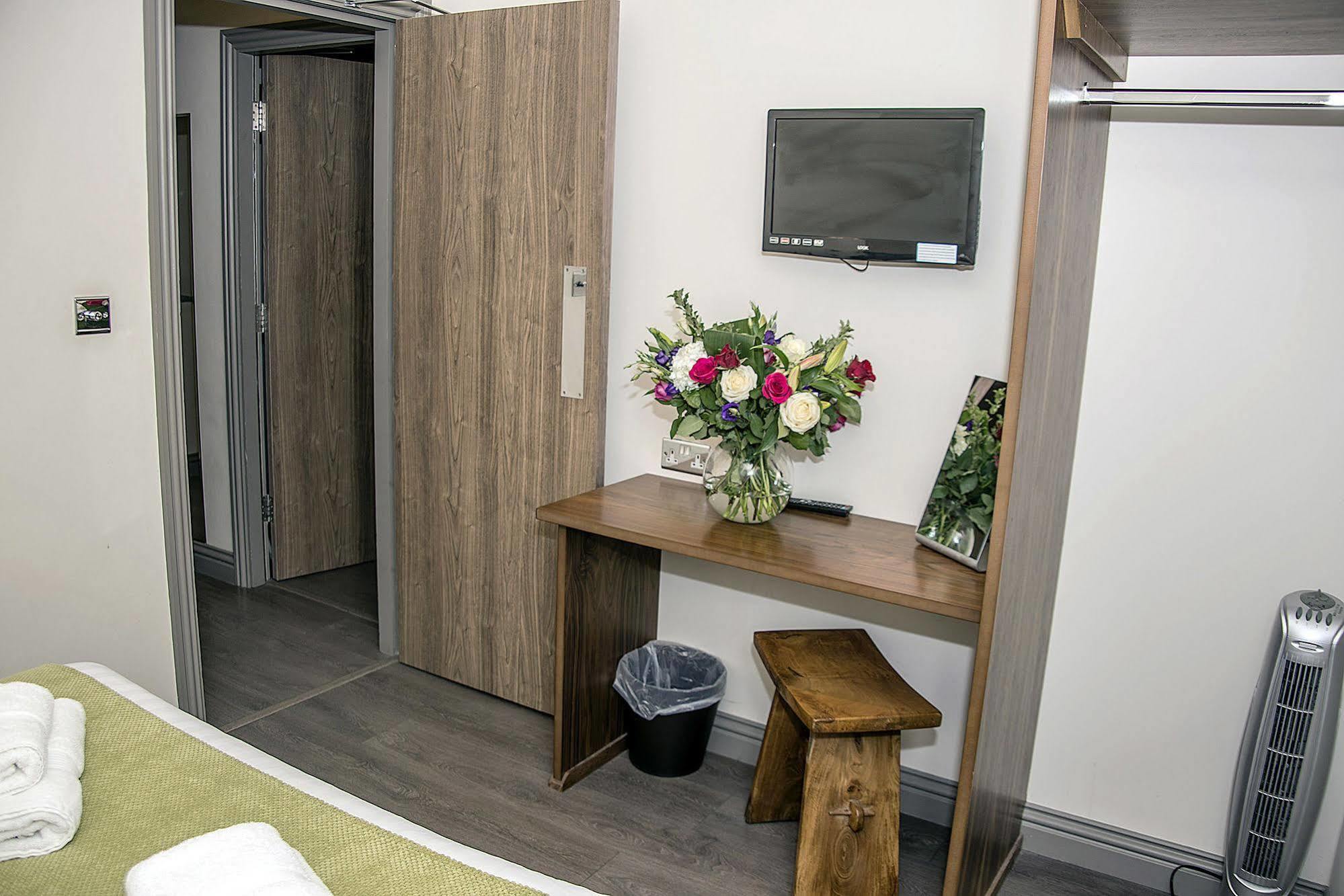 Base Serviced Apartments - City Road Честер Екстер'єр фото