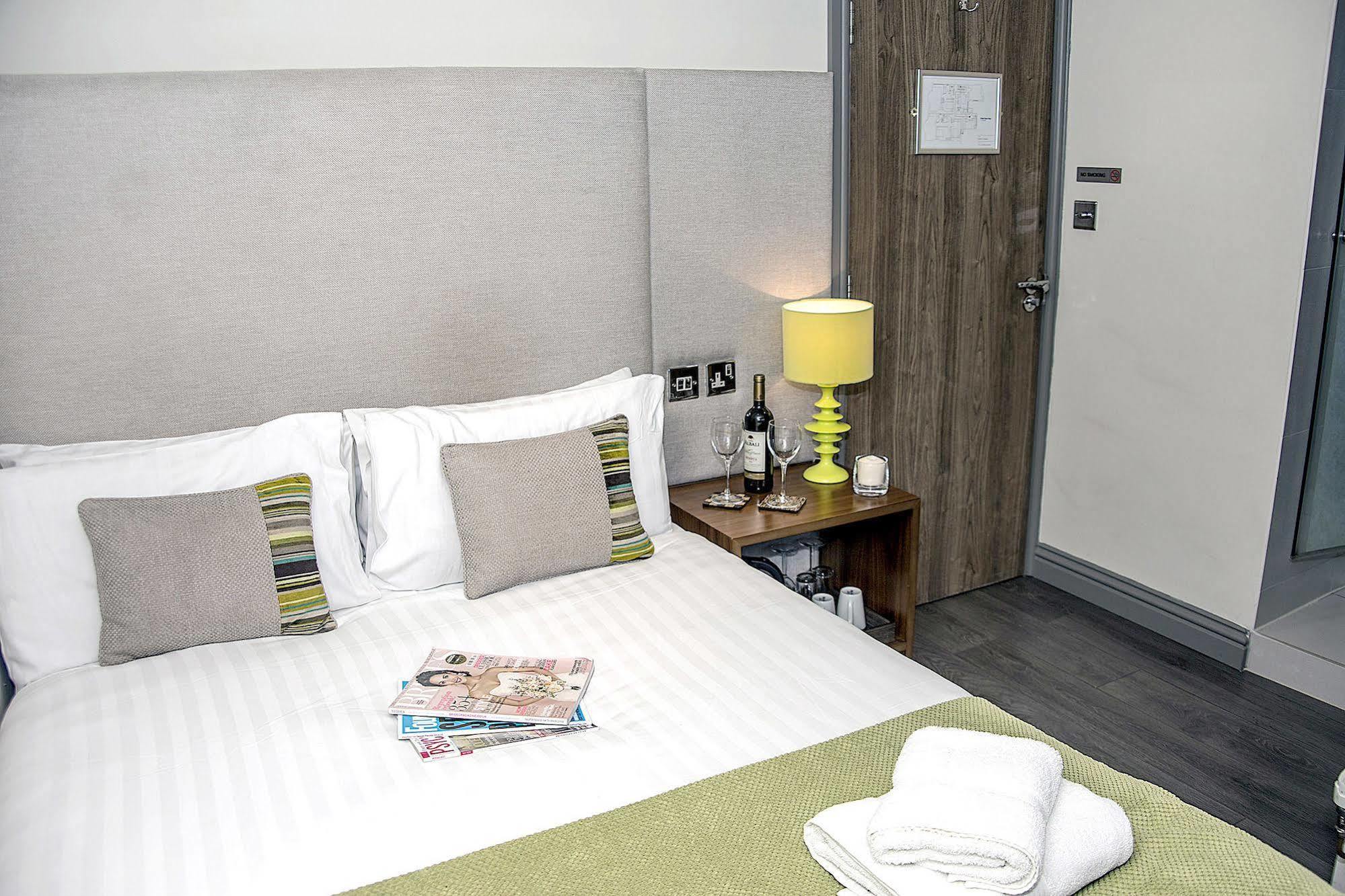 Base Serviced Apartments - City Road Честер Екстер'єр фото