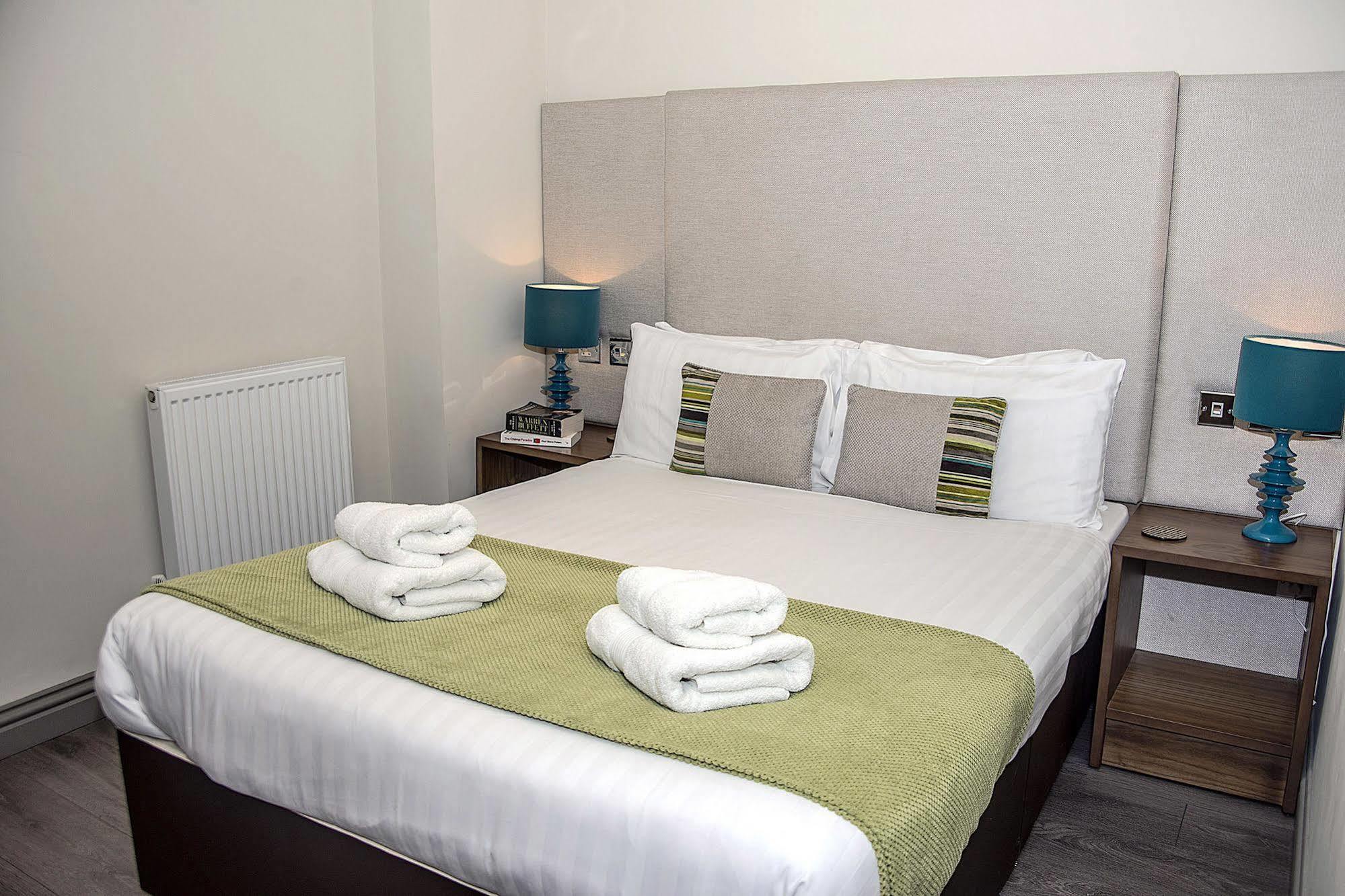 Base Serviced Apartments - City Road Честер Екстер'єр фото