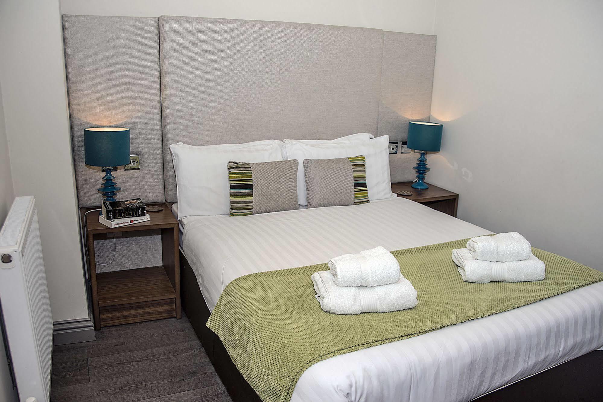 Base Serviced Apartments - City Road Честер Екстер'єр фото