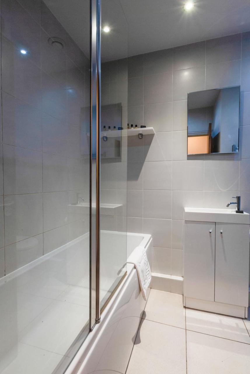 Base Serviced Apartments - City Road Честер Екстер'єр фото