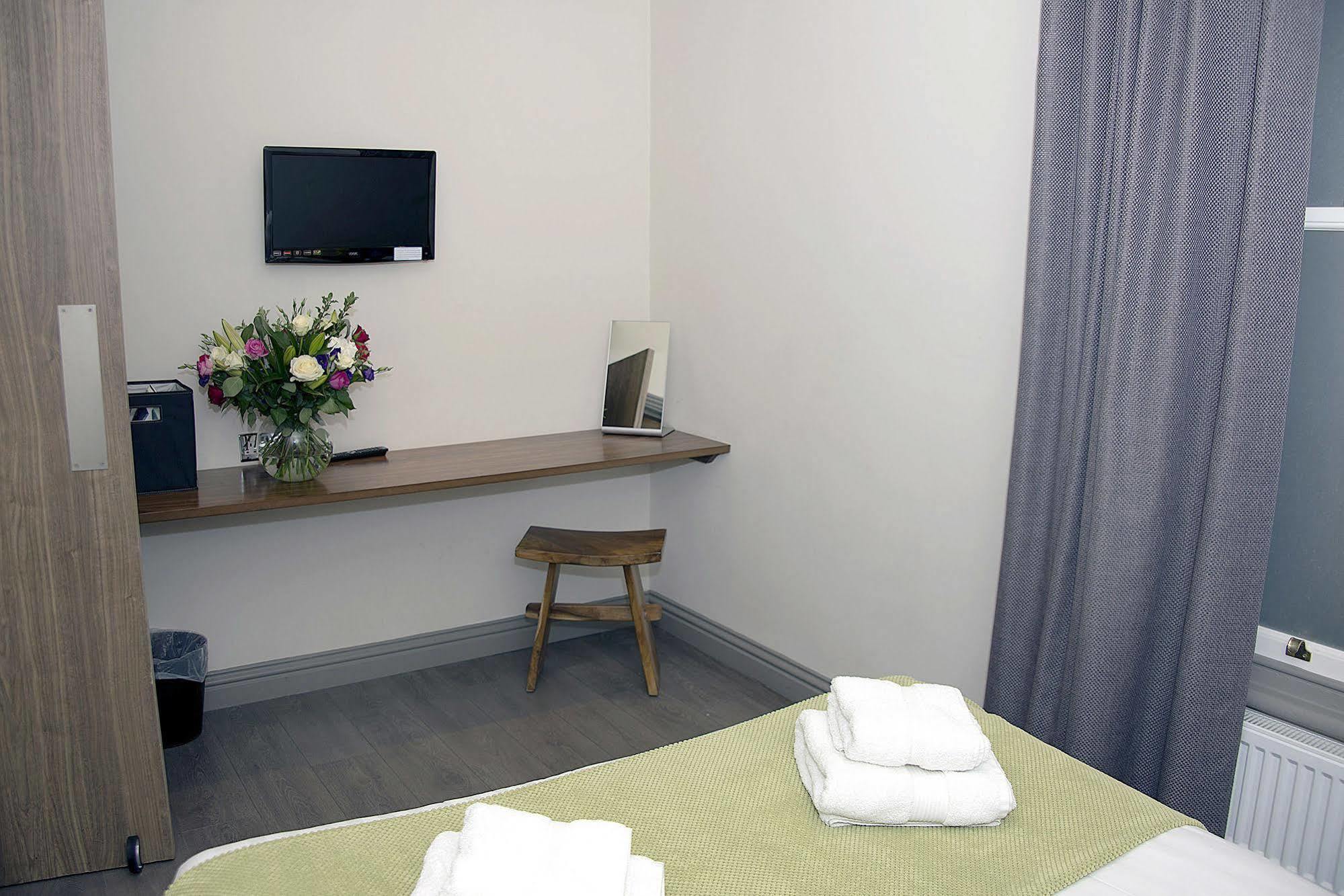 Base Serviced Apartments - City Road Честер Екстер'єр фото