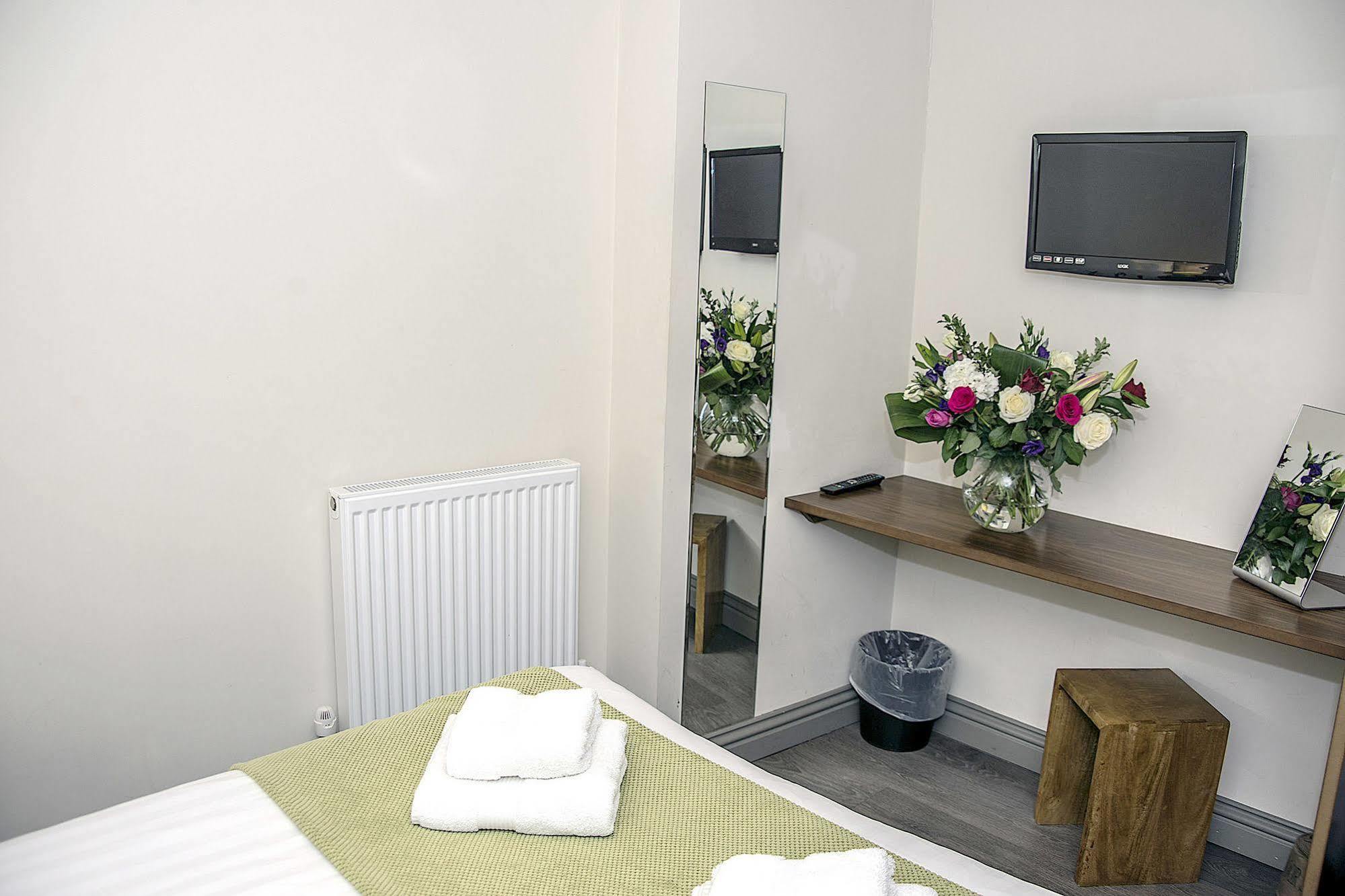 Base Serviced Apartments - City Road Честер Екстер'єр фото