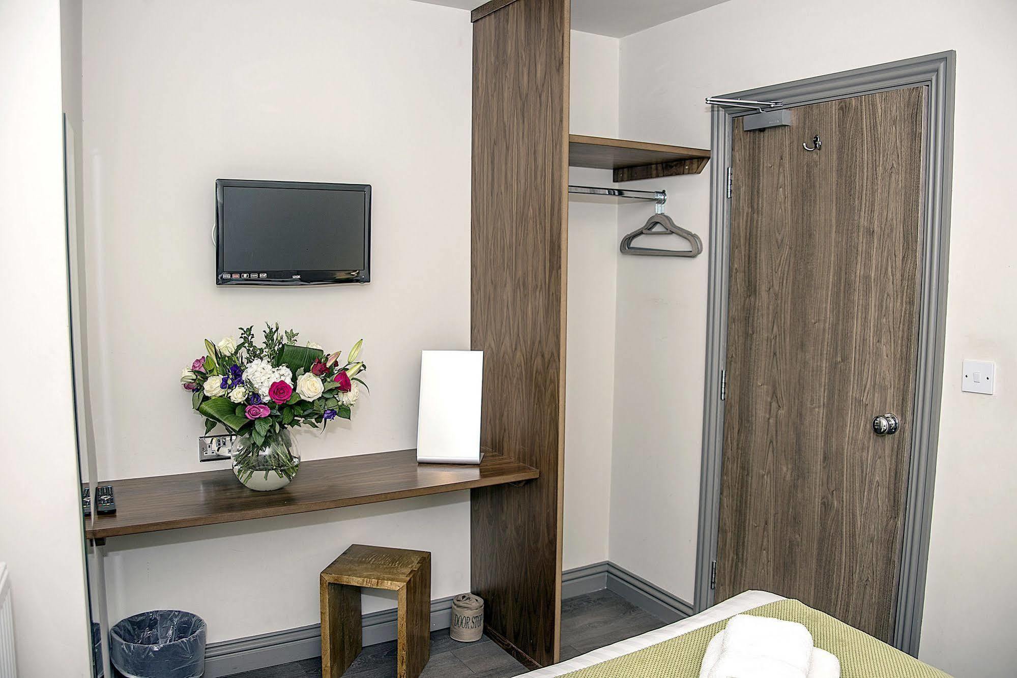 Base Serviced Apartments - City Road Честер Екстер'єр фото